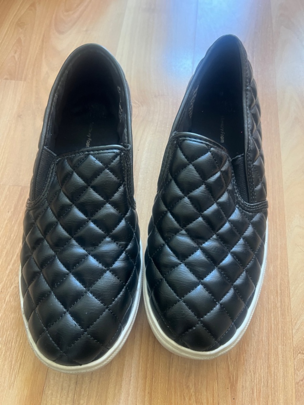 Black womens Quilted Slip-On Sneakers. Size 9